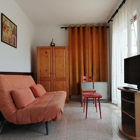 Lovely Apartment With Big Terrace In Budva Exterior foto