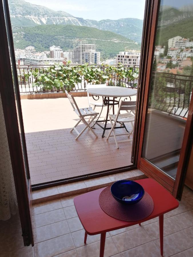 Lovely Apartment With Big Terrace In Budva Exterior foto
